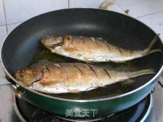 蒜香鲫鱼的做法步骤：2