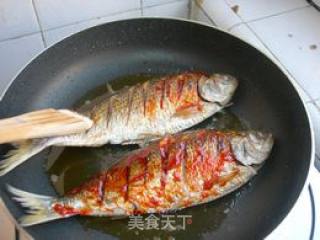 蒜香鲫鱼的做法步骤：2