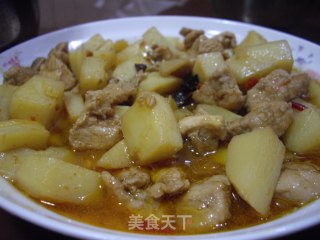 土豆烧鸡肉的做法步骤：2
