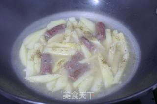 腊肠焖土豆的做法步骤：2