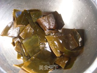 海带棒骨汤的做法步骤：2