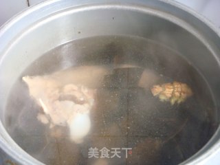 海带棒骨汤的做法步骤：2