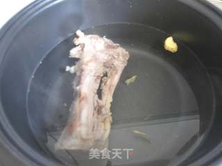 春季养生—萝卜猪骨汤的做法步骤：2