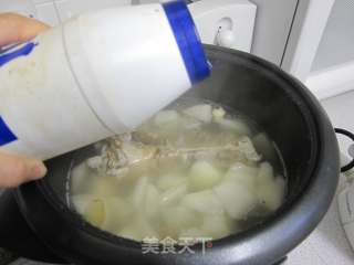 春季养生—萝卜猪骨汤的做法步骤：2