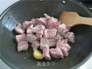 糖醋排骨的做法步骤：2