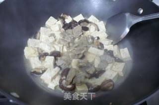 香菇回锅肉老豆腐的做法步骤：2