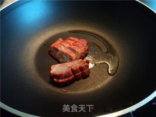 叉烧炒菜心的做法步骤：2