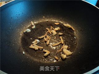 叉烧炒菜心的做法步骤：2