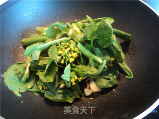 叉烧炒菜心的做法步骤：2