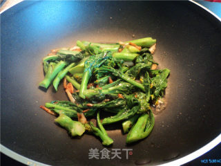 叉烧炒菜心的做法步骤：2