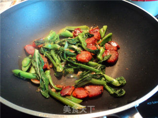 叉烧炒菜心的做法步骤：2
