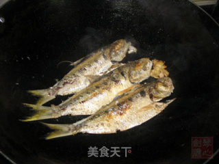 干煎黄鱼的做法步骤：4