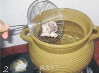 胡萝卜淮山猪骨汤的做法步骤：3