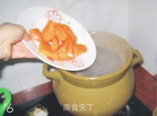 胡萝卜淮山猪骨汤的做法步骤：3