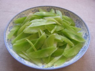 奶爸清拌莴苣的做法步骤：2