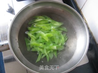 奶爸清拌莴苣的做法步骤：2
