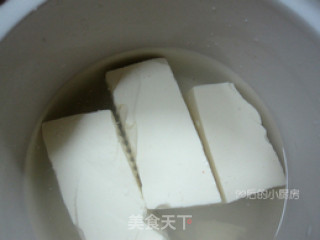 【黑椒烧汁嫩豆腐】的做法步骤：2