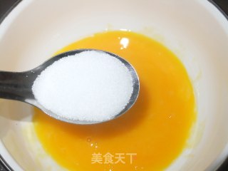 电饭煲版蛋糕的做法步骤：3