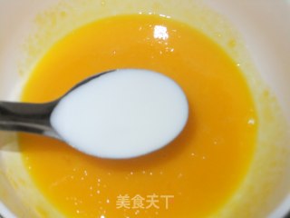 电饭煲版蛋糕的做法步骤：3