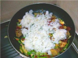 家常炒饭@@特色咸鸡炒饭的做法步骤：5