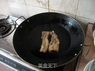 蚕豆炒腊肉的做法步骤：2