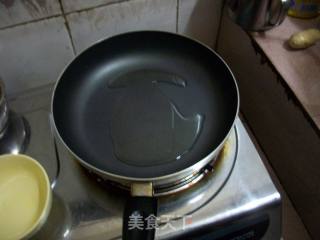 土豆炒年糕的做法步骤：2