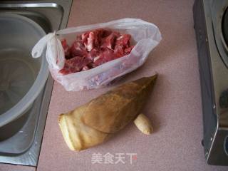 冬笋煲龙骨的做法步骤：2