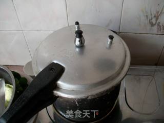 冬笋煲龙骨的做法步骤：2