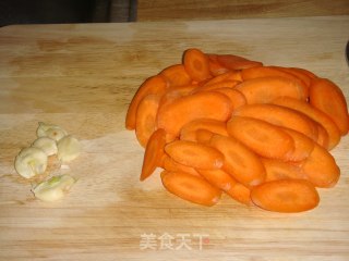 西兰花炒胡萝卜的做法步骤：2