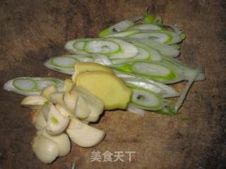白菜炒腊肠的做法步骤：2