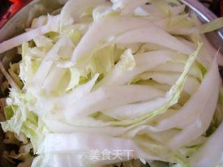香菇白菜炒肉的做法步骤：4