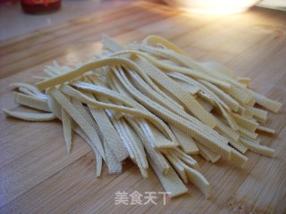 三色豆腐皮的做法步骤：2