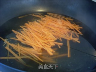三色豆腐皮的做法步骤：2