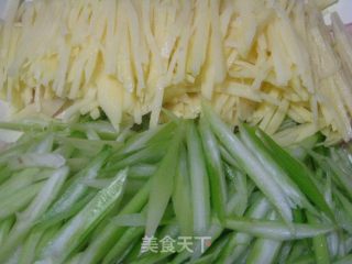 西芹土豆丝的做法步骤：2