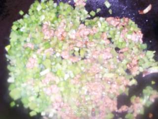 芹菜肉末的做法步骤：2