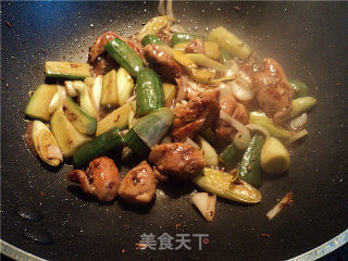 孜然鸡腿肉的做法步骤：2