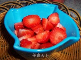 春季养生---草莓蜂蜜酸奶的做法步骤：4