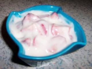 春季养生---草莓蜂蜜酸奶的做法步骤：4