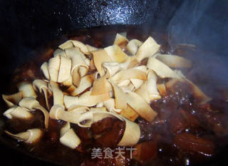 五花肉烧千张的做法步骤：4
