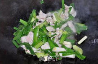 大蒜炒黑鱼片的做法步骤：3