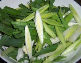 血豆腐肉片炒青蒜的做法步骤：4
