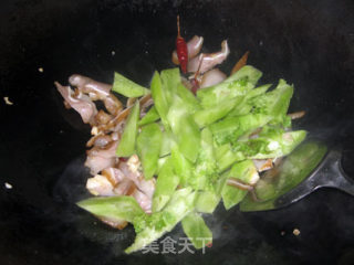 猪耳朵炒莴苣的做法步骤：4