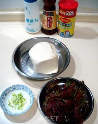 春季养生菜“香椿拌豆腐”的做法步骤：2