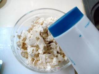 春季养生菜“香椿拌豆腐”的做法步骤：2