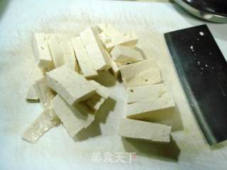 春季家庭养生菜“姜葱烧豆腐”的做法步骤：2