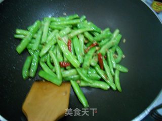 豆角炒肉的做法步骤：2