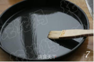 色彩与味觉的盛宴 海陆鲜汇披萨的做法步骤：5