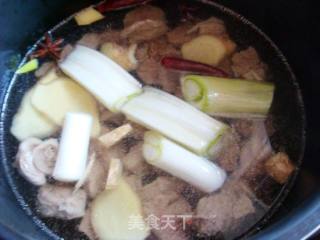 土豆炖牛腩的做法步骤：4