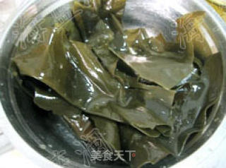 凉拌海带丝（附干海带泡发过程）的做法步骤：2