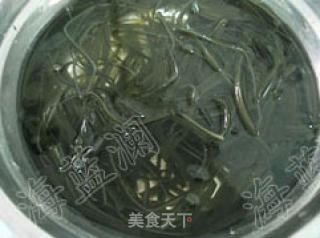 凉拌海带丝（附干海带泡发过程）的做法步骤：2